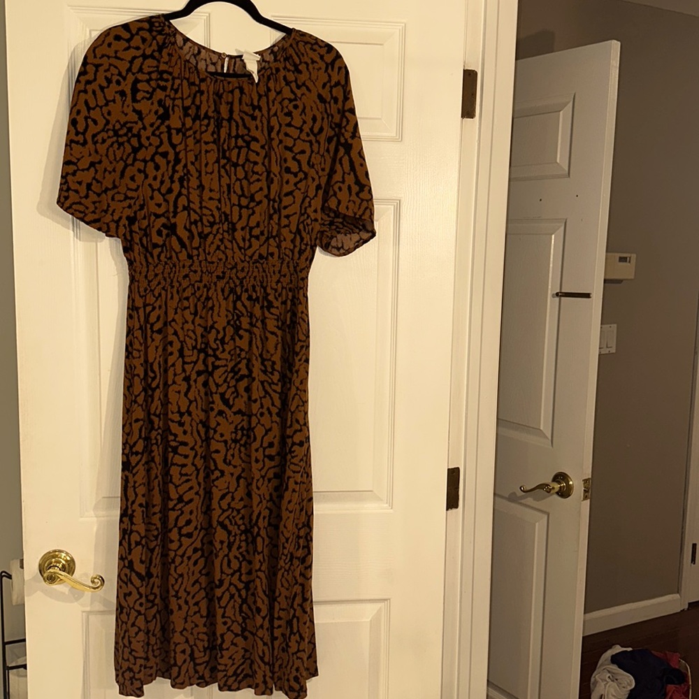 H&m cinched waist animal print midi dress